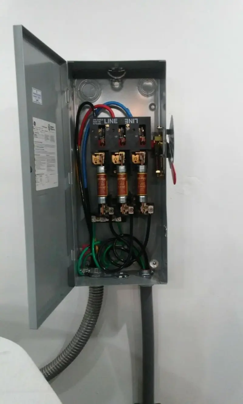Three-phase disconnect switch installed for Smoke Detector Installation in Hartville
